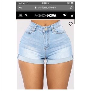 FASHION NOVA High Rise Shorts Light Wash / Size 7